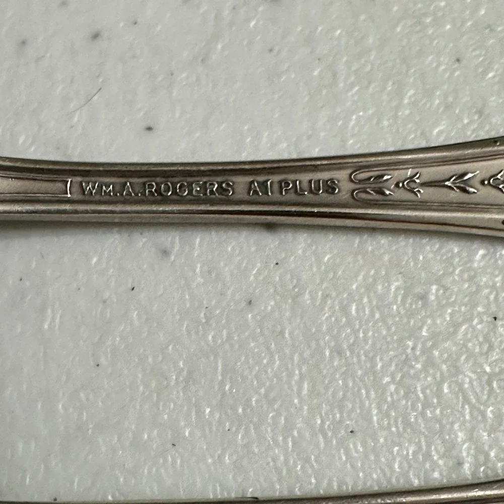 8 Wm. A. Rogers A1 Plus Mystic Coronet Silverplate Salad Forks Flatware Vintage‎